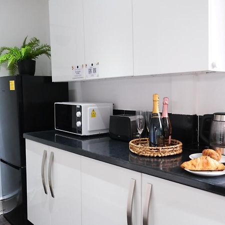 Bee Stays - Northway House Warrington  Buitenkant foto